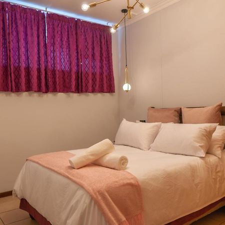 L'Escalier Cabanas 404 Amanzimtoti Bagian luar foto