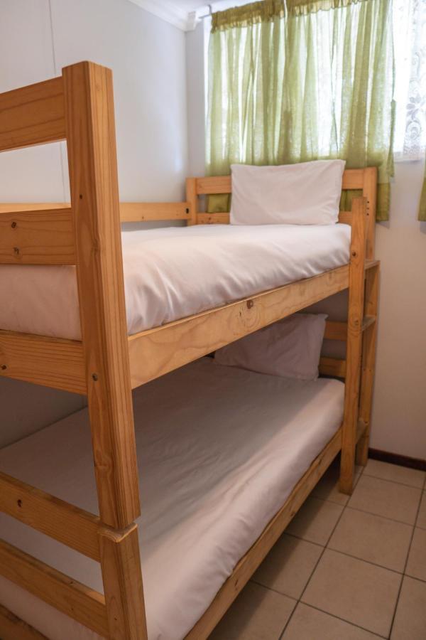 L'Escalier Cabanas 404 Amanzimtoti Bagian luar foto