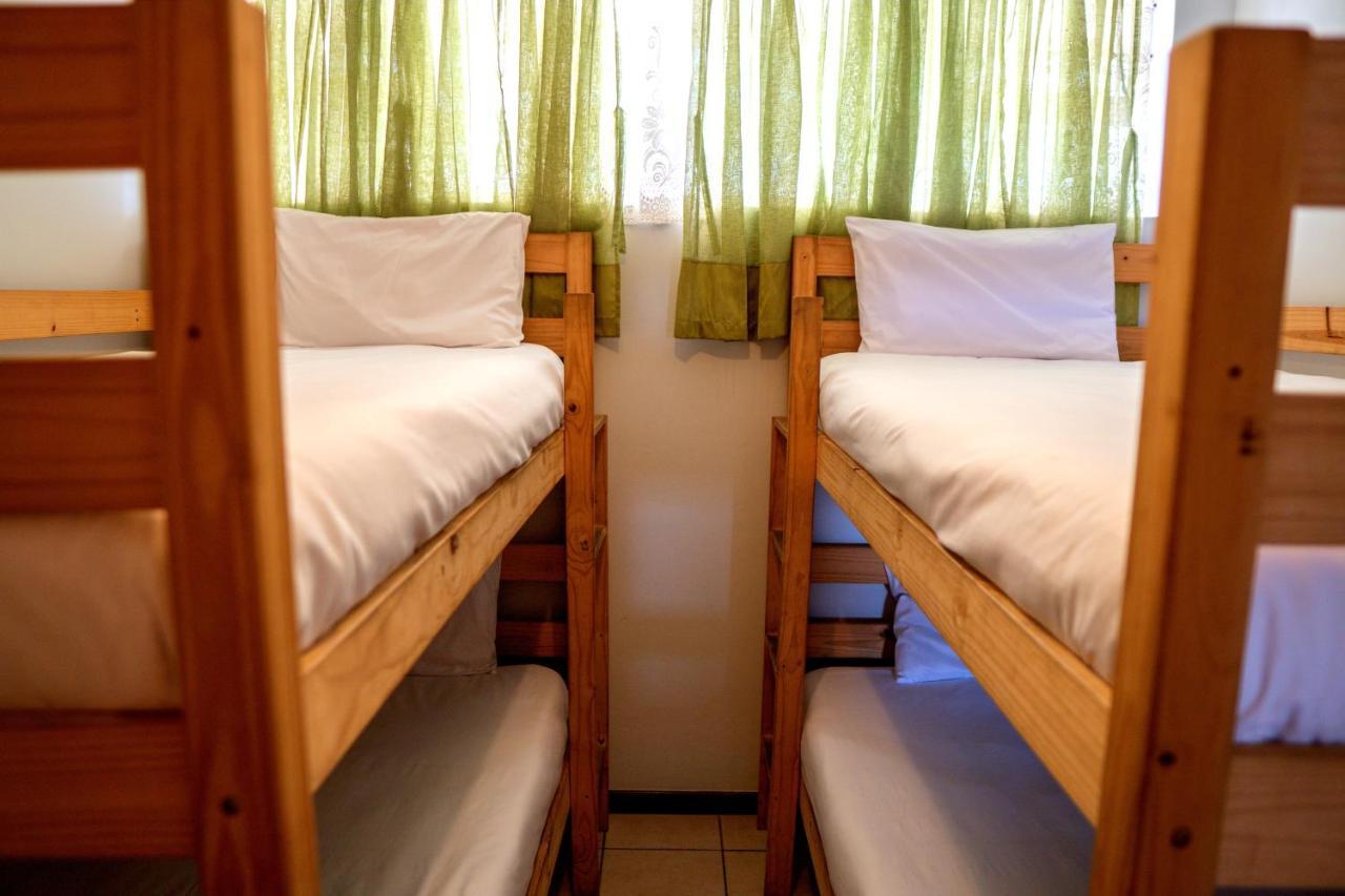 L'Escalier Cabanas 404 Amanzimtoti Bagian luar foto