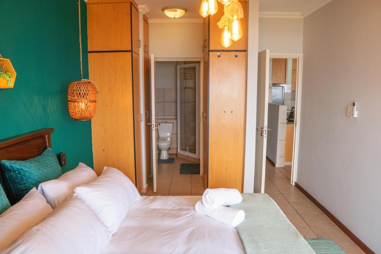 L'Escalier Cabanas 404 Amanzimtoti Bagian luar foto
