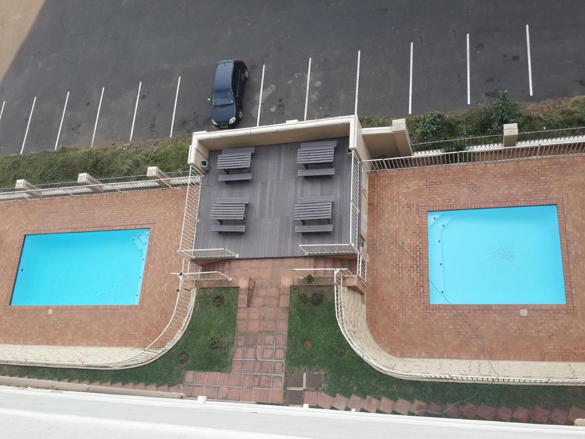 L'Escalier Cabanas 404 Amanzimtoti Bagian luar foto
