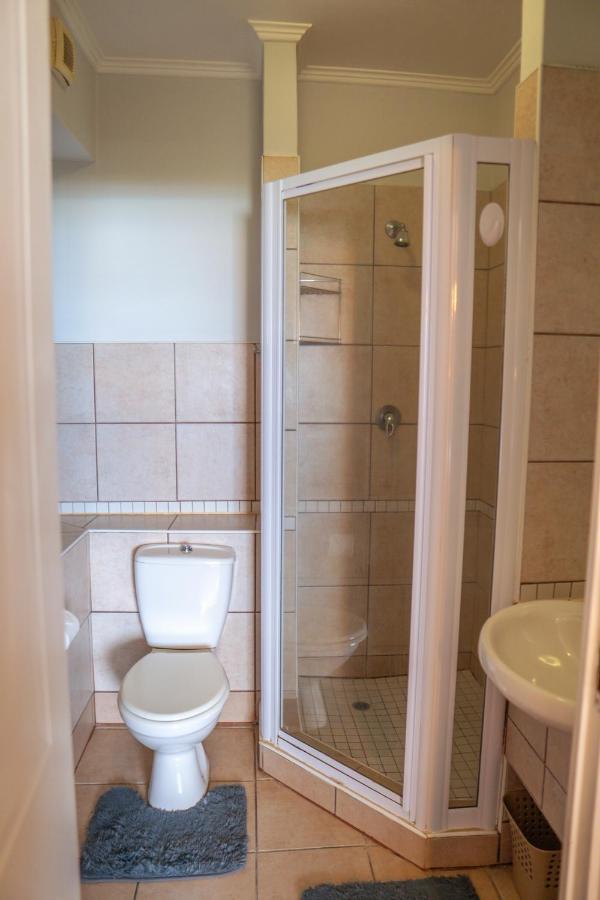 L'Escalier Cabanas 404 Amanzimtoti Bagian luar foto